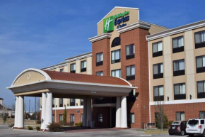 Отель Holiday Inn Express Pratt, an IHG Hotel  Пратт